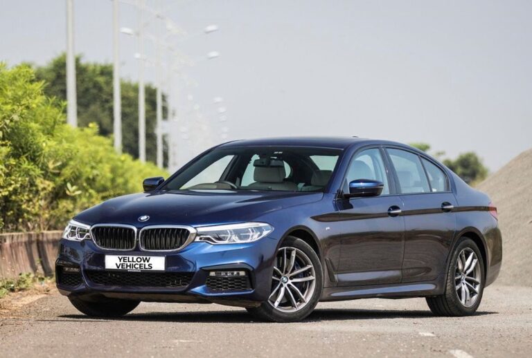 rent luxury sedan BMW 5 Series for loacl use in delhi